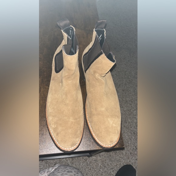 Duke Thursday Boots in Honey Suede - Picture 3 of 9